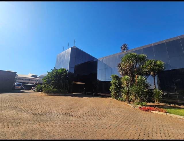 1,820M² WAREHOUSE TO LET IN ISANDO
